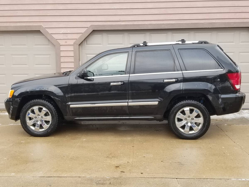 Illustration for article titled At $12,000, Might This 2008 Jeep Grand Cherokee Overland CRD Be A Smokin’ Hot Deal?
